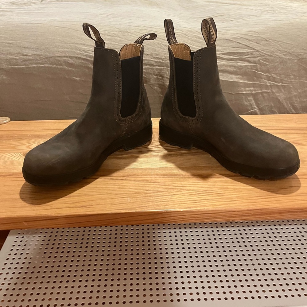 BLUNDSTONE WOMEN’S STYLE , 9 US like new